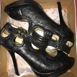 Women’s shoes